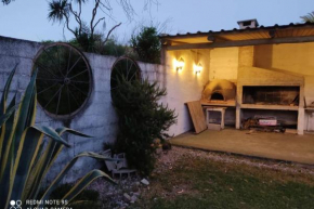 Amplia Casa de 2 dormitorios en Piriapolis, a 4 cuadras de Playa San Francisco, Piriapolis